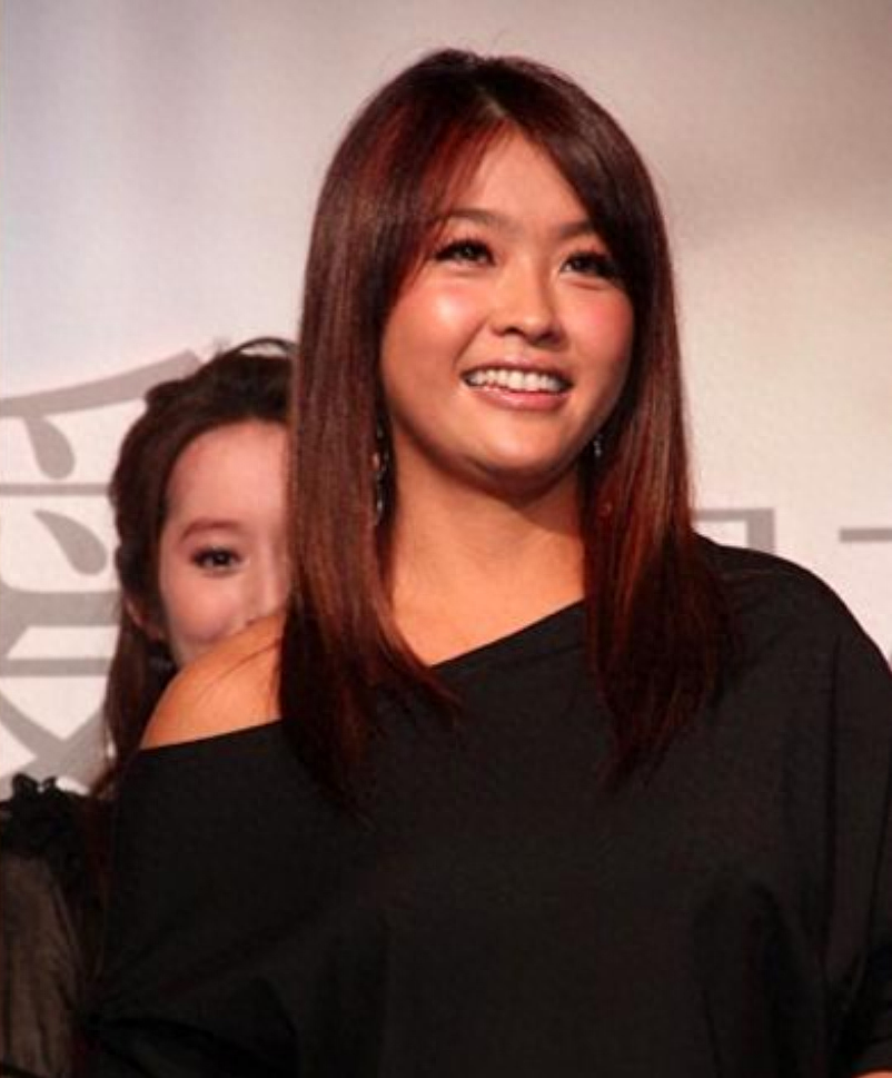 女星黄瑜娴:天生没子宫,因无法生育被老公抛弃,今43岁苦尽甘来