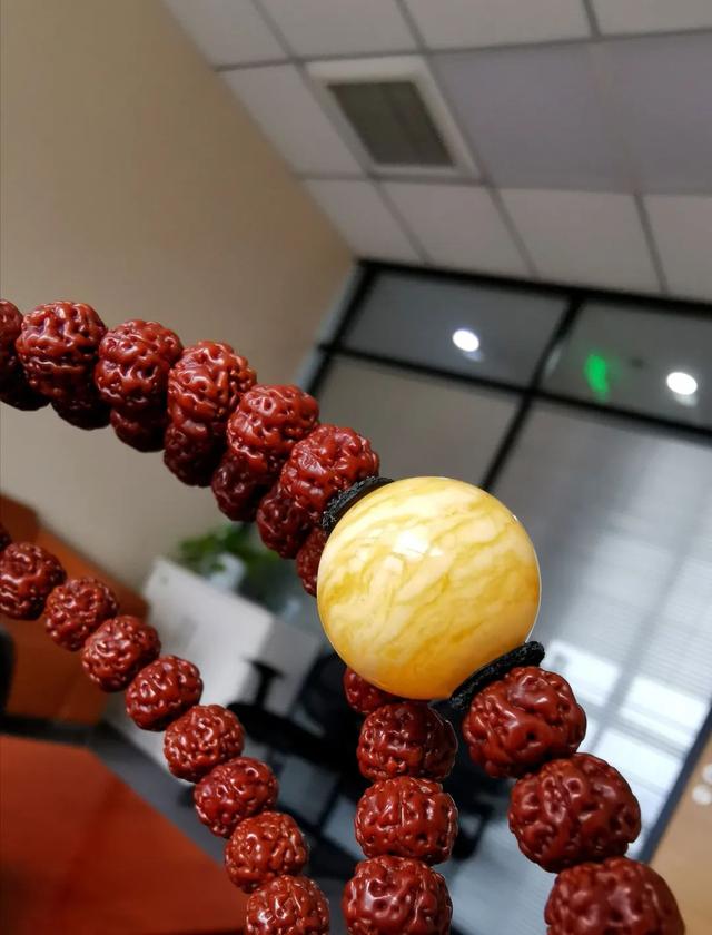 金刚菩提|2年半的手串玉化,他的盘玩秘诀只有2字!