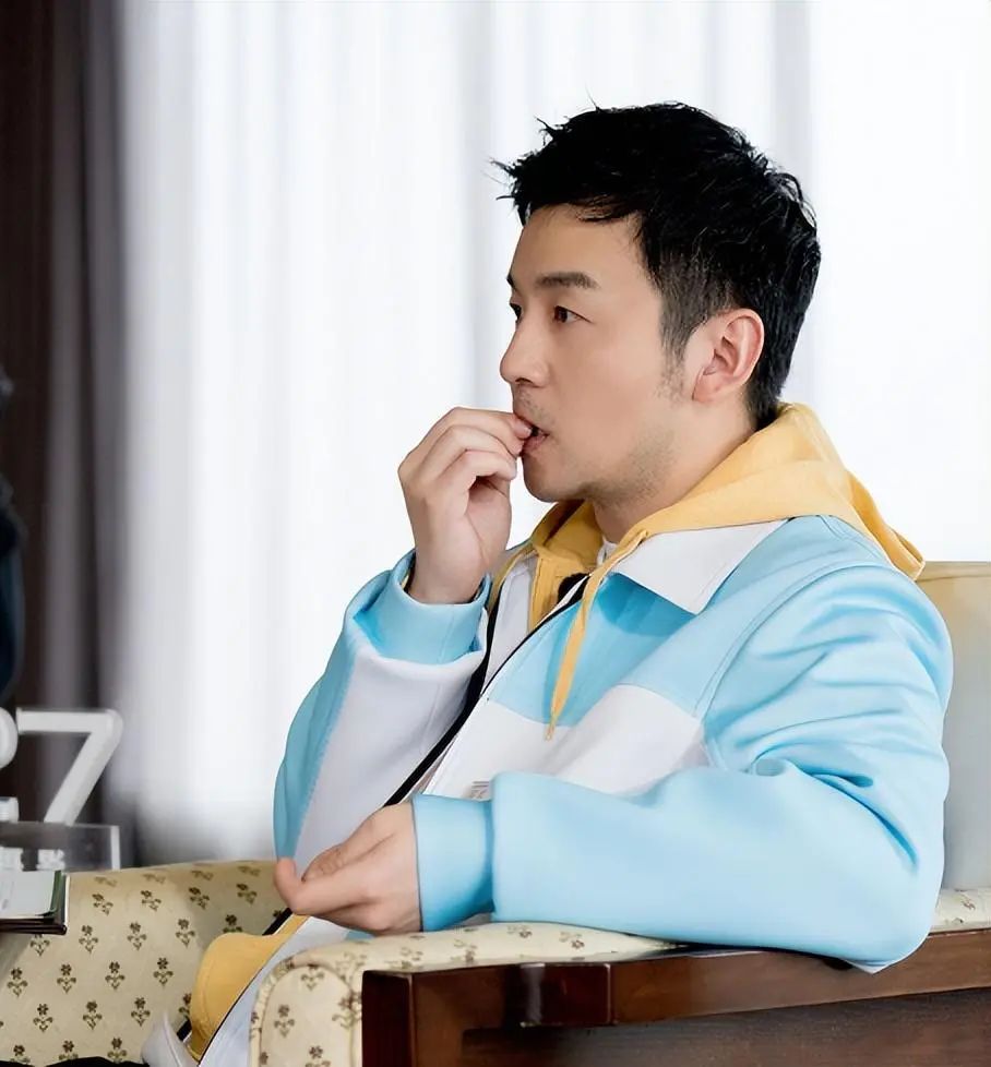 39岁“呆头呆脑”的雷佳音,又一次“赢麻”了?