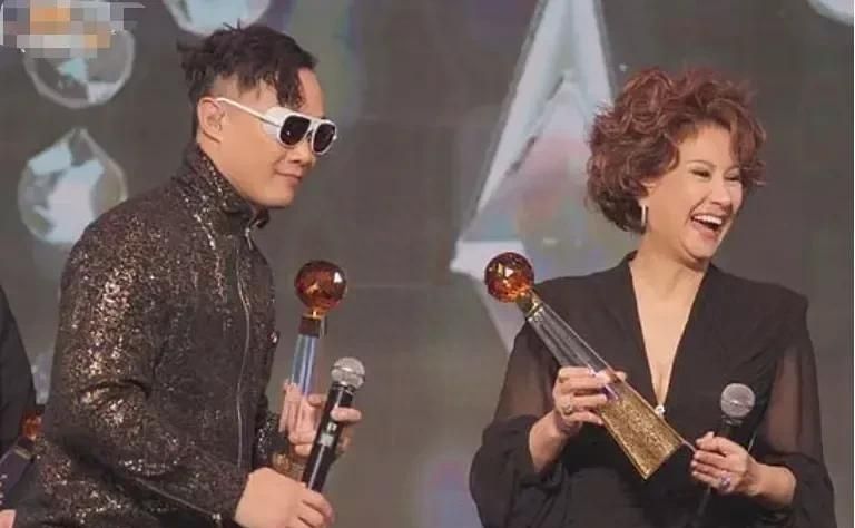 甄妮|70岁甄妮再次发声, 掀起轩然大波! 痛骂好声音导师, 点名谢霆锋等人是资本商!