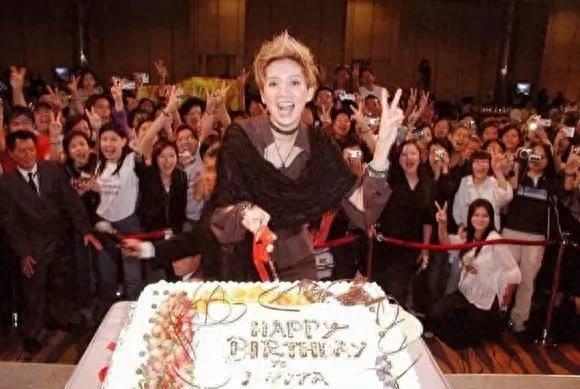 逼成龙下跪,胖揍曾志伟,排挤星爷,如今的他如何消失了?