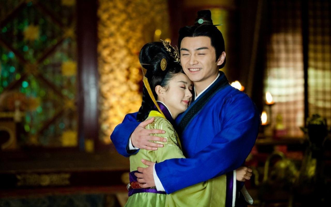 人前拼命三娘，人后拼命爬床，“朝阳v姐”赵丽颖那些不堪的过往