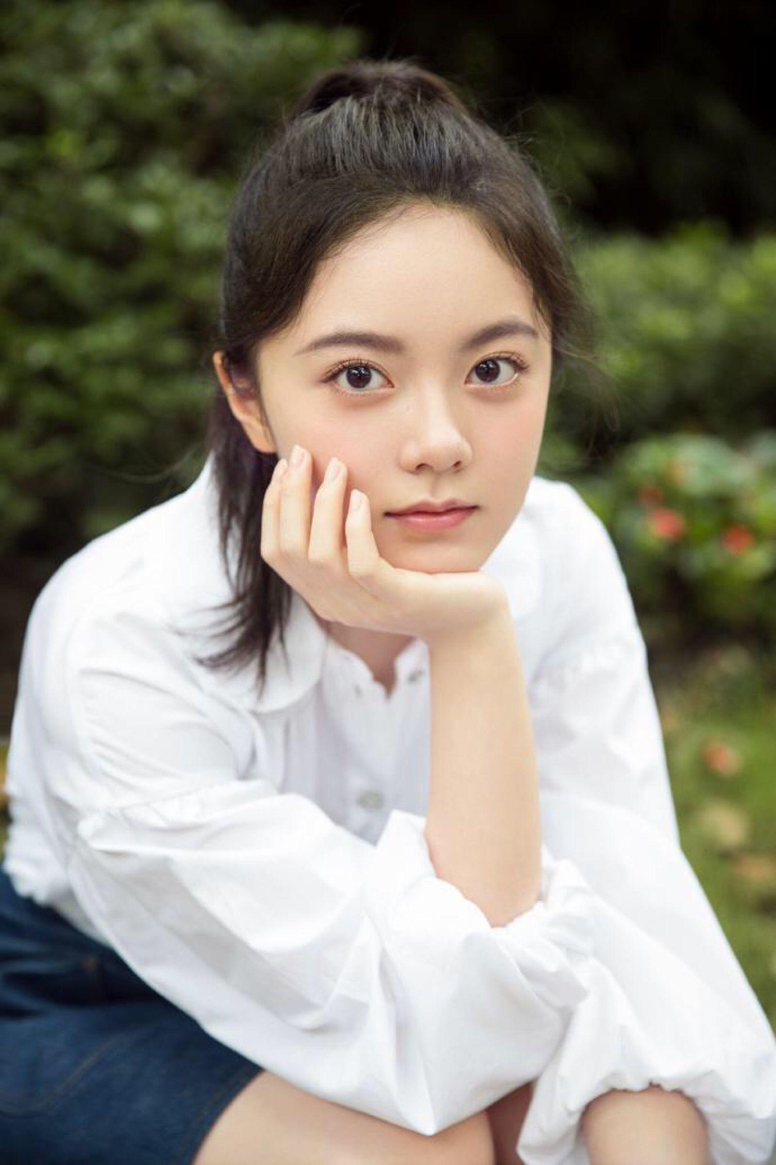 赵今麦活动生图小腿外翻有很多疤痕，穿恨天高也挽救不了身材比例