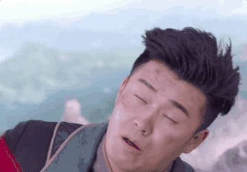 这些侮辱观众的剧情:红裙美背搞偷袭我忍了,湿旗袍打鬼子忍不了