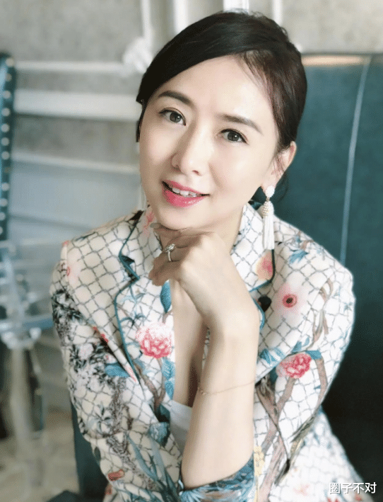 和富豪离婚,嫁给普通人的翁虹,真的幸福吗?