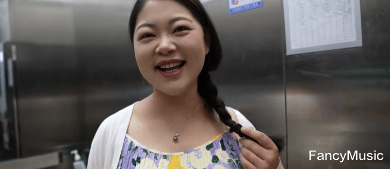 小乔|网红乡村小乔官宣生女喜讯,家人一起出现很幸福,老公全程陪护!