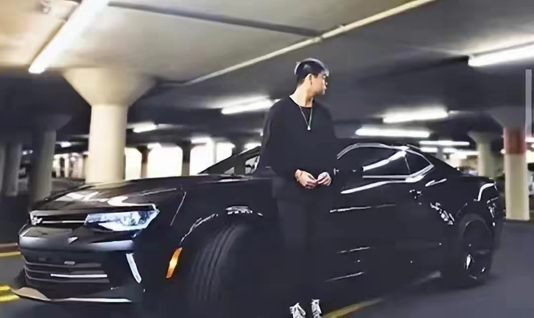 李宇春|港星黎耀祥现身上海捞金,走路排场大保镖筑人墙,无粉丝场面尴尬