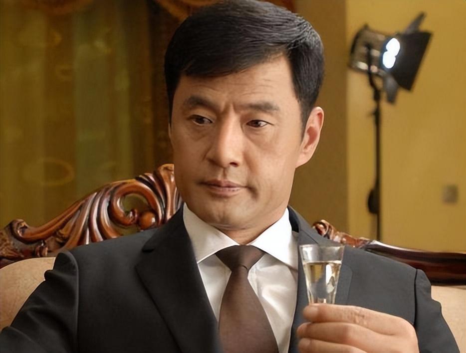 演员于荣光：结婚35年0绯闻，为何妻子63岁坚持要离婚