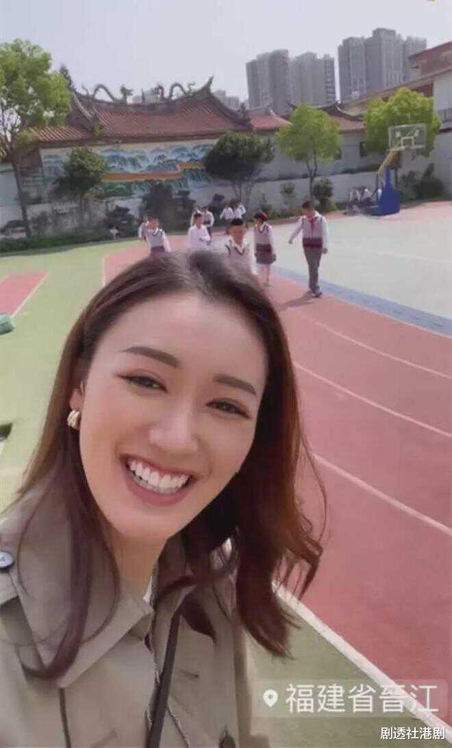 乔任梁|TVB亿万驸马被传雪藏,陪妻子内地探亲,走访岳父捐建学校