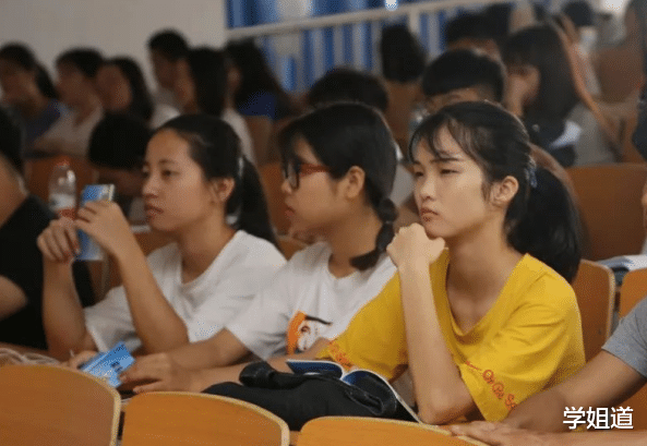 “爸爸陪我面试，他成了考官的心头好”，学生奇葩经历，笑不活了