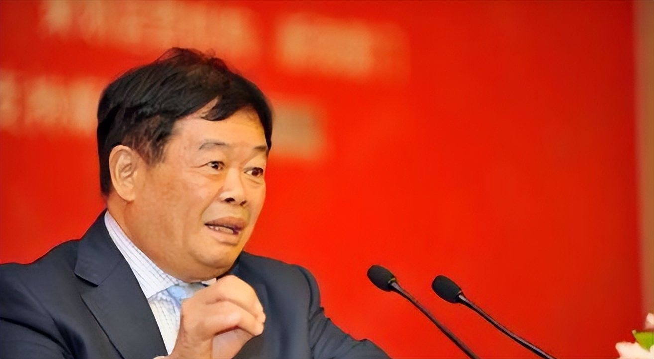 大学生|福耀宁捐百亿也不给员工涨工资，做法引发员工不满，老板回应亮了