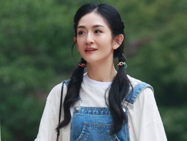 谢娜|谢娜挑战《她她她》,朱珠说的话充满语言艺术,陈嘉桦却一针见血