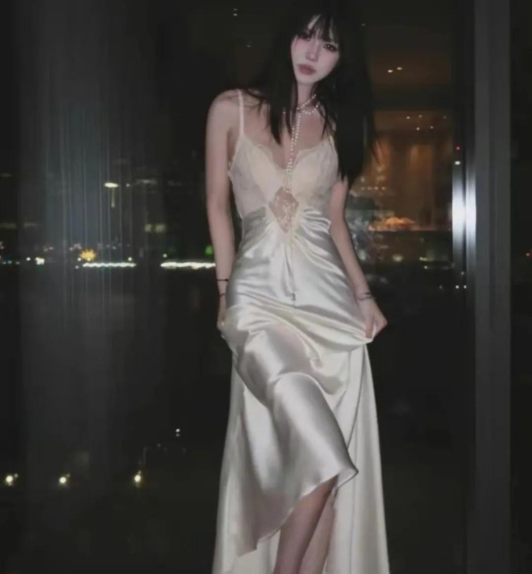 汪峰18岁女儿近照认不出！着装成熟性感很前卫，大秀好身材引热议