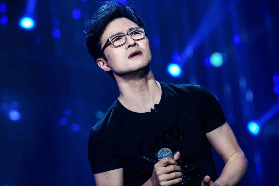 汪峰离婚后日子潇洒！陪孩子过年父爱浓厚，家庭氛围温暖让人羡慕