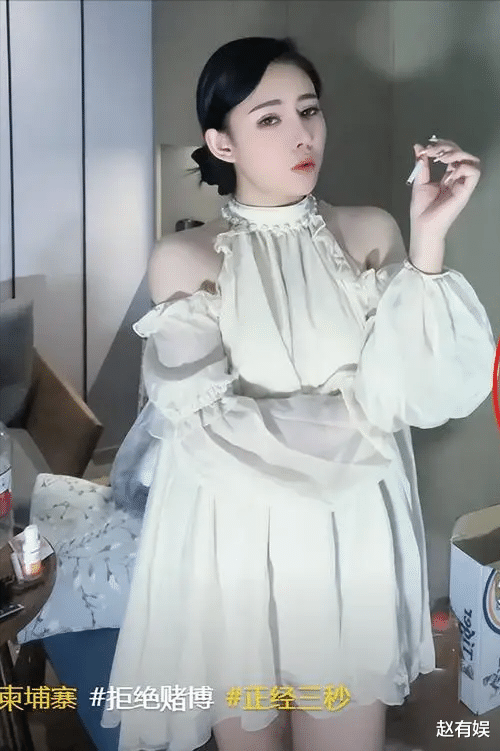 柬埔寨依晴出事了?晒性感美照露腰伤害,脖子上疑似有针孔