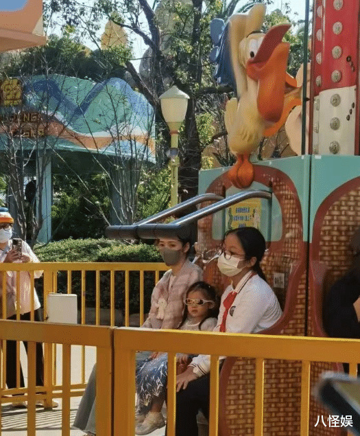 郭碧婷一家庆万圣，化鬼脸仍难掩憔悴！女儿高清正脸曝光超像向佐