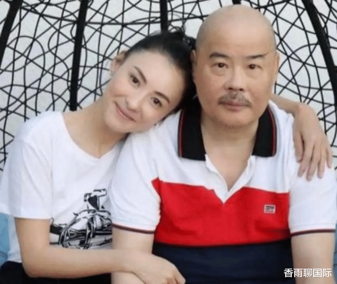 二胎|郭晶晶和巩俐合照,张柏芝近照像外国人,冯小刚带养女现身华表奖!