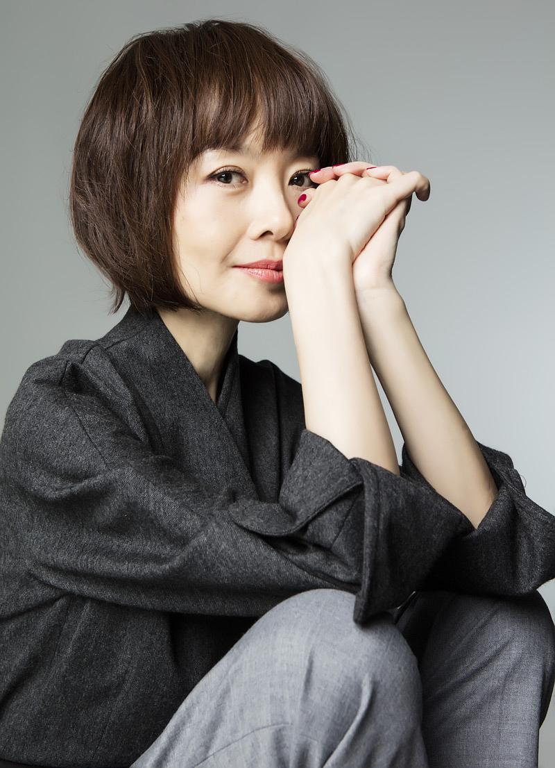 53岁陈鲁豫旅居意大利!身材消瘦似未成年女孩,清新脱俗显年轻