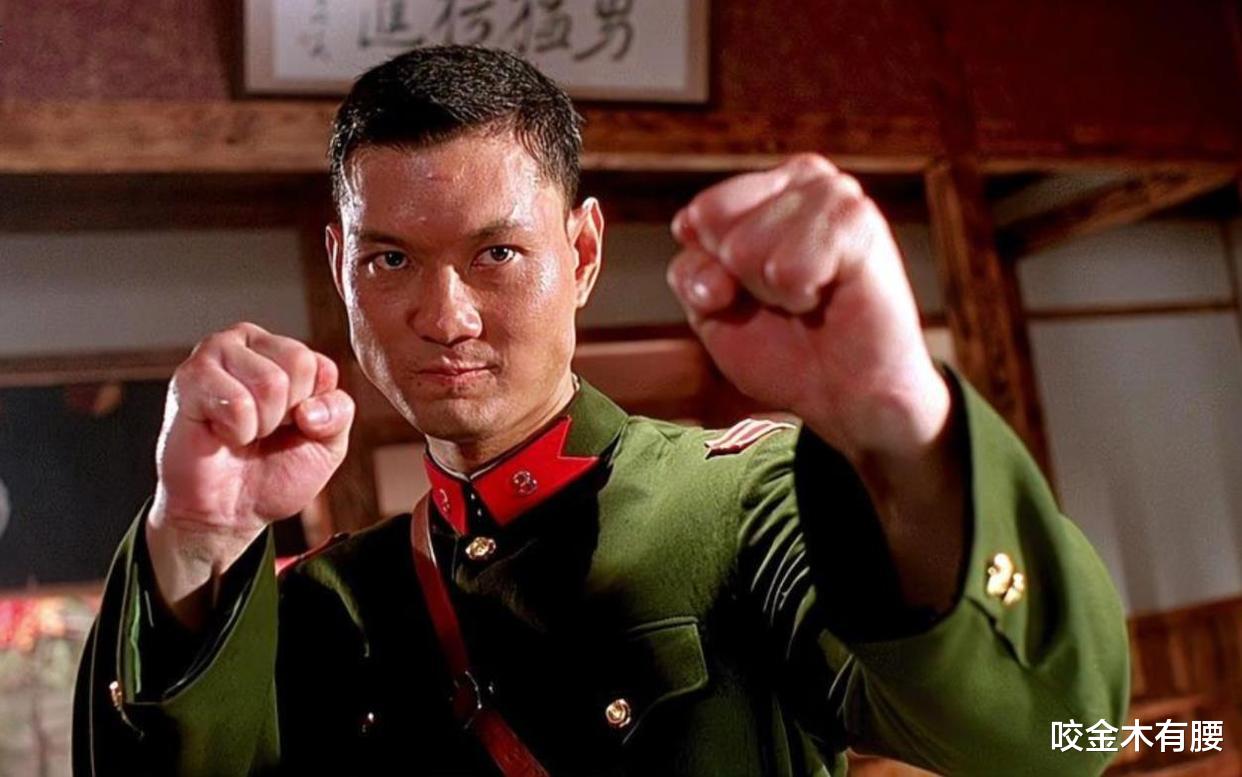 老戏骨周比利近况曝光，65岁展示健硕背阔肌，网友：像两个大疙瘩