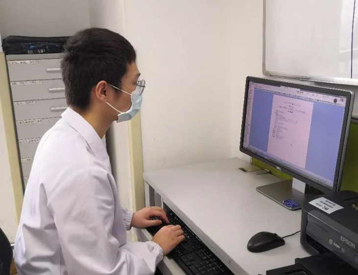 |硕、博医学生求职无门,医院却高呼缺人,只是骗人学医的谎言吗?