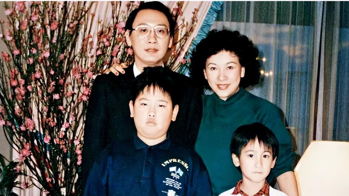 好唏嘘！身家几百亿的最帅富二代居然变成这样了