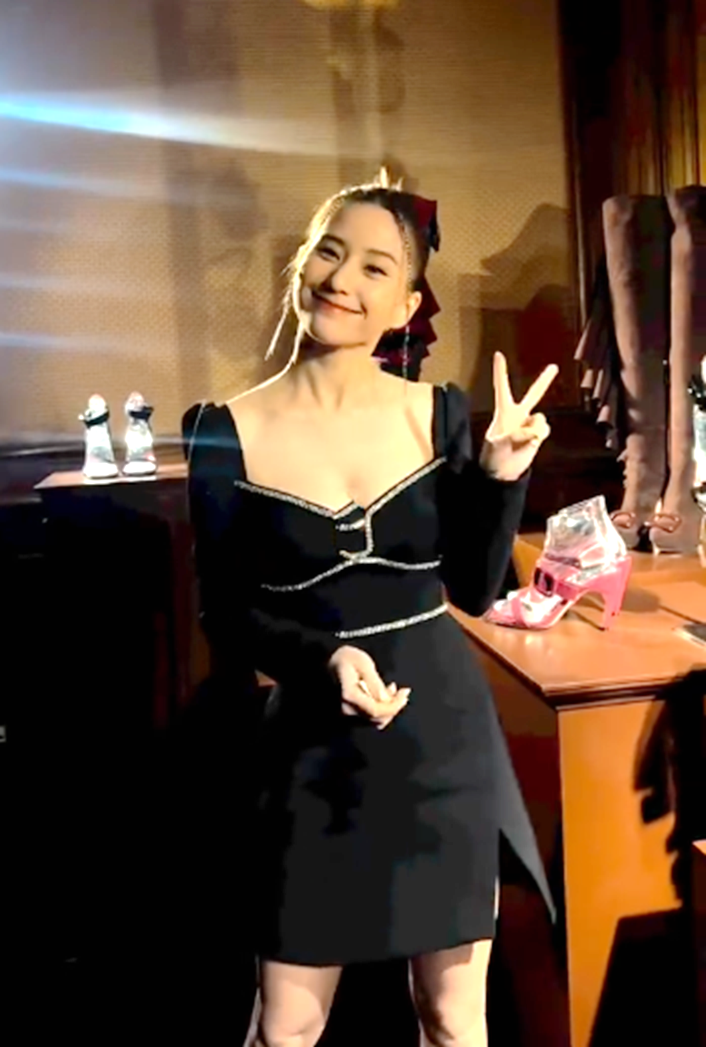 何超莲|窦骁何超莲婚礼曝光后，何超莲首次出镜，拍摄时尚大片造型精致