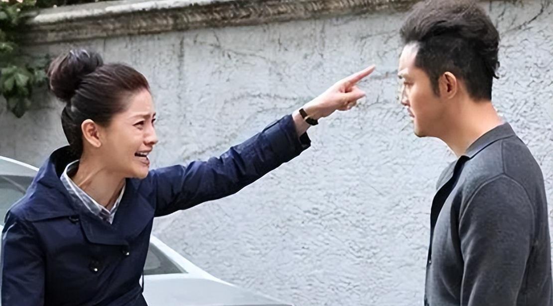 夫妻本是同林鸟，这一次谁也救不了沙溢，多次婚变后胡可大闹片场