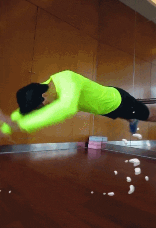 63岁展昭健身照曝光:肌肉如此逆天,20岁小伙也望尘莫及?!