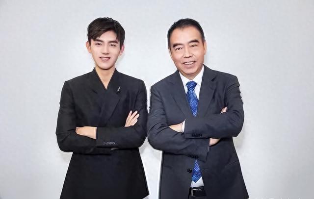 大汉奸头、五官狰狞，就别硬演“乔冠华”了，你是当观众瞎吗！