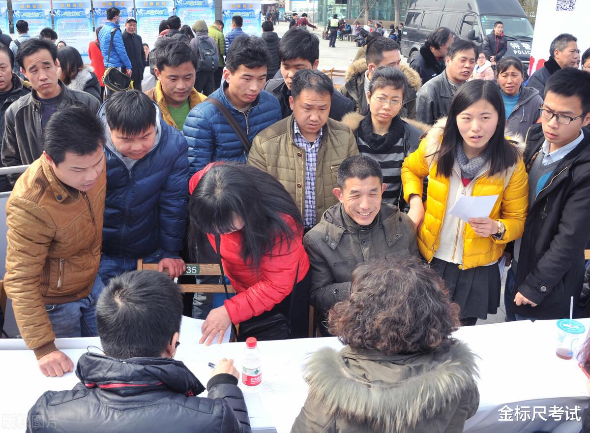 穿衣搭配|4月起，铁路局春招开启，满足3个条件能够报考！