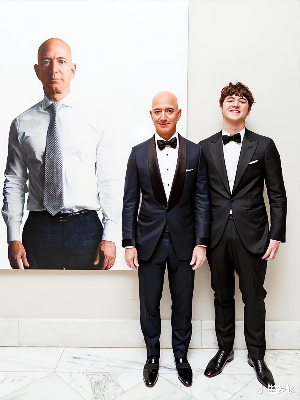 欧美明星|贝索斯53岁女友带娃吃饭，挺拔身姿把小衫撑到透明；富豪儿子真胖