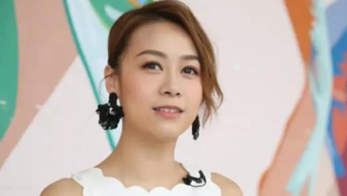 黄心颖被曝已经结婚，男方曾有过一段婚姻，两人相差14岁