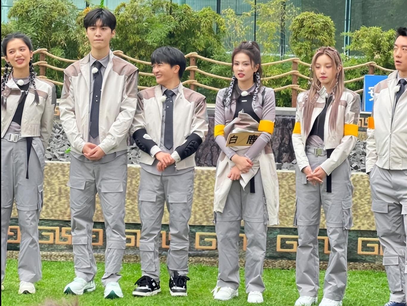 苏醒|苏醒录制跑男滤镜遭粉碎，路透照判若两人