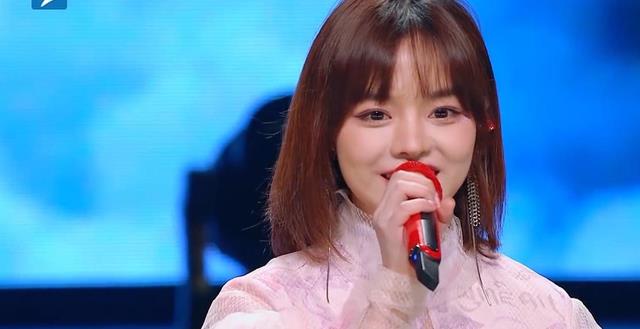 单依纯|黄霄雲有《星辰大海》，希林有《是妈妈是女儿》，单依纯有什么？