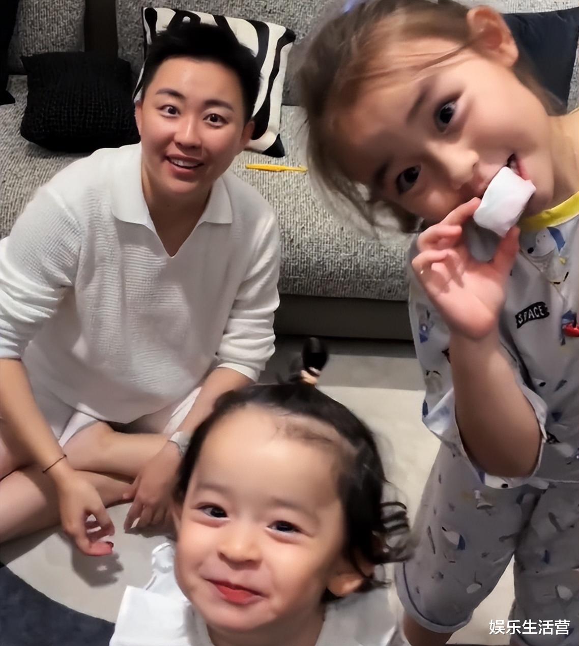 曝52岁俞飞鸿未婚有儿,男方是已婚高管,手续合法,知情人曝细节