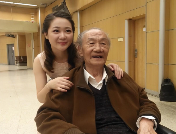 小花齐如意:7岁出道,12岁爆红,当红时出国留学,如今无戏可拍