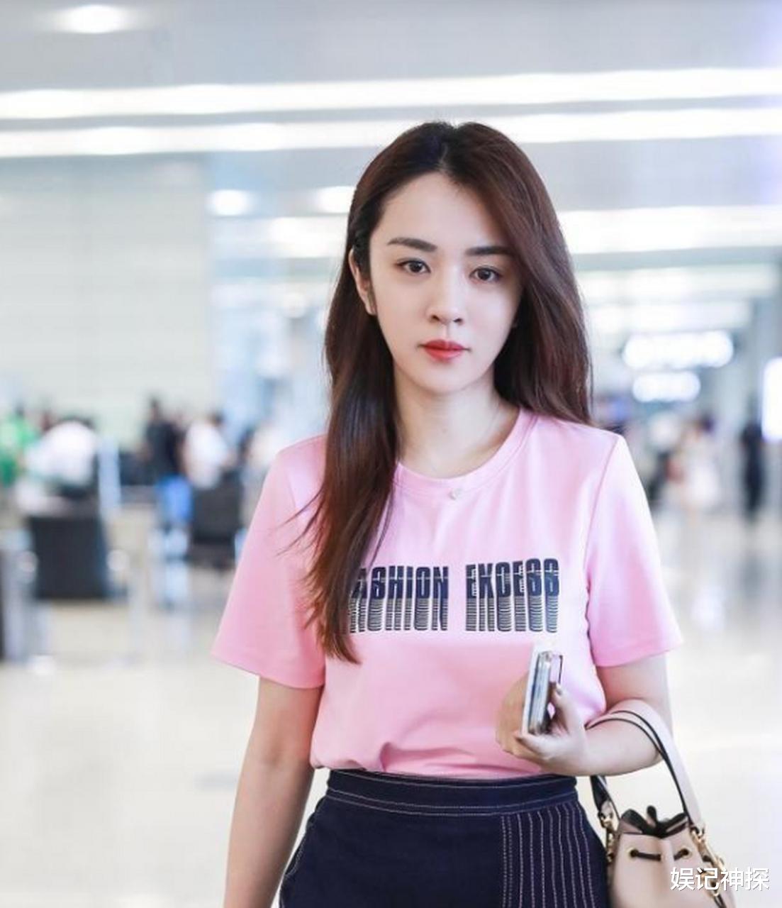 女星王晓晨疑曝大瓜!被知名导演灌酒,遭上下其手,女方霸气反抗