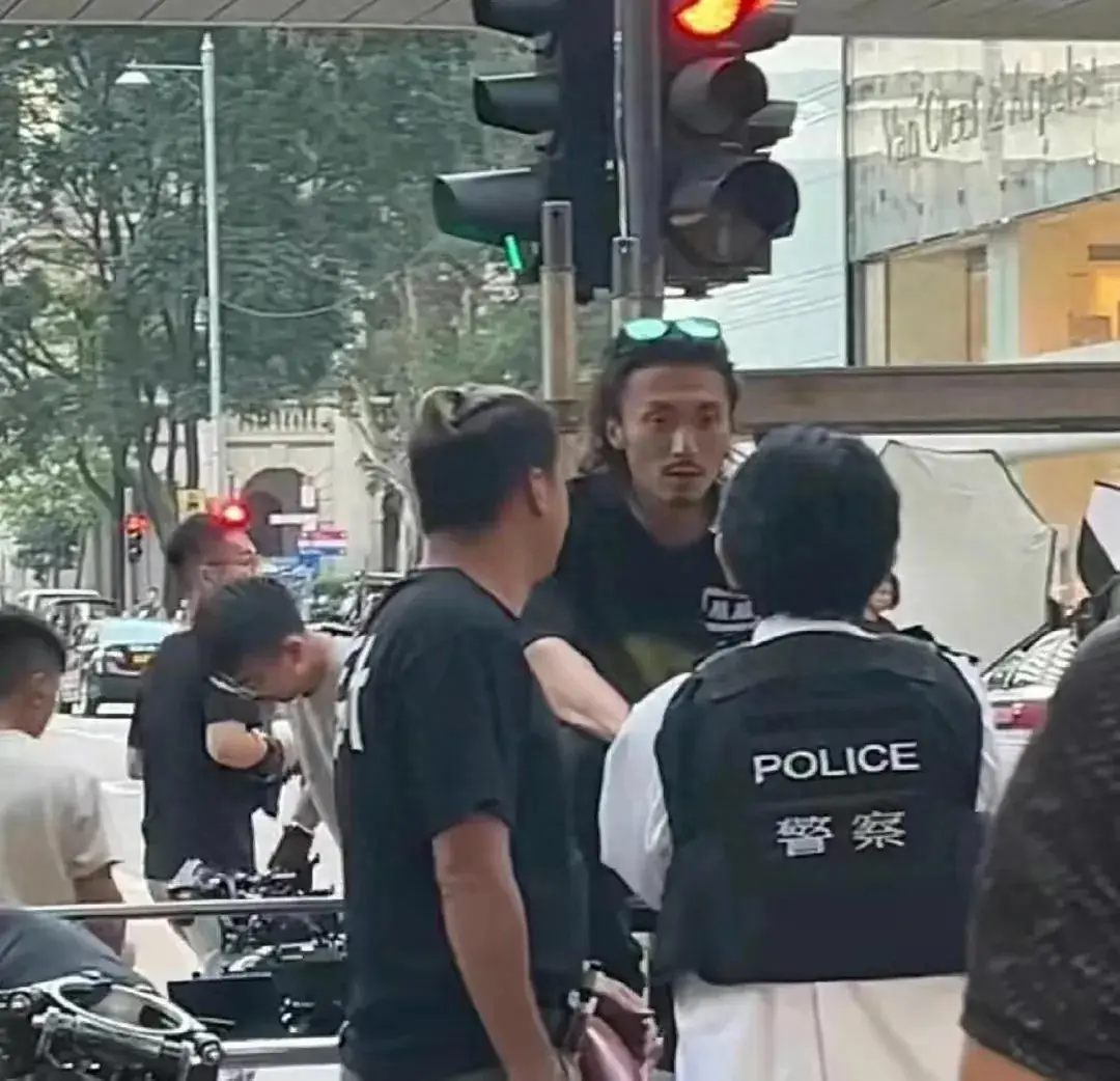 在香港的街头我有幸偶遇了谢霆锋他的脸庞真是英俊极了