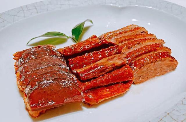 伊隆·马斯克|马斯克来华晚宴菜品曝光，16道菜中没有烤鸭，网友热议：真懂吃