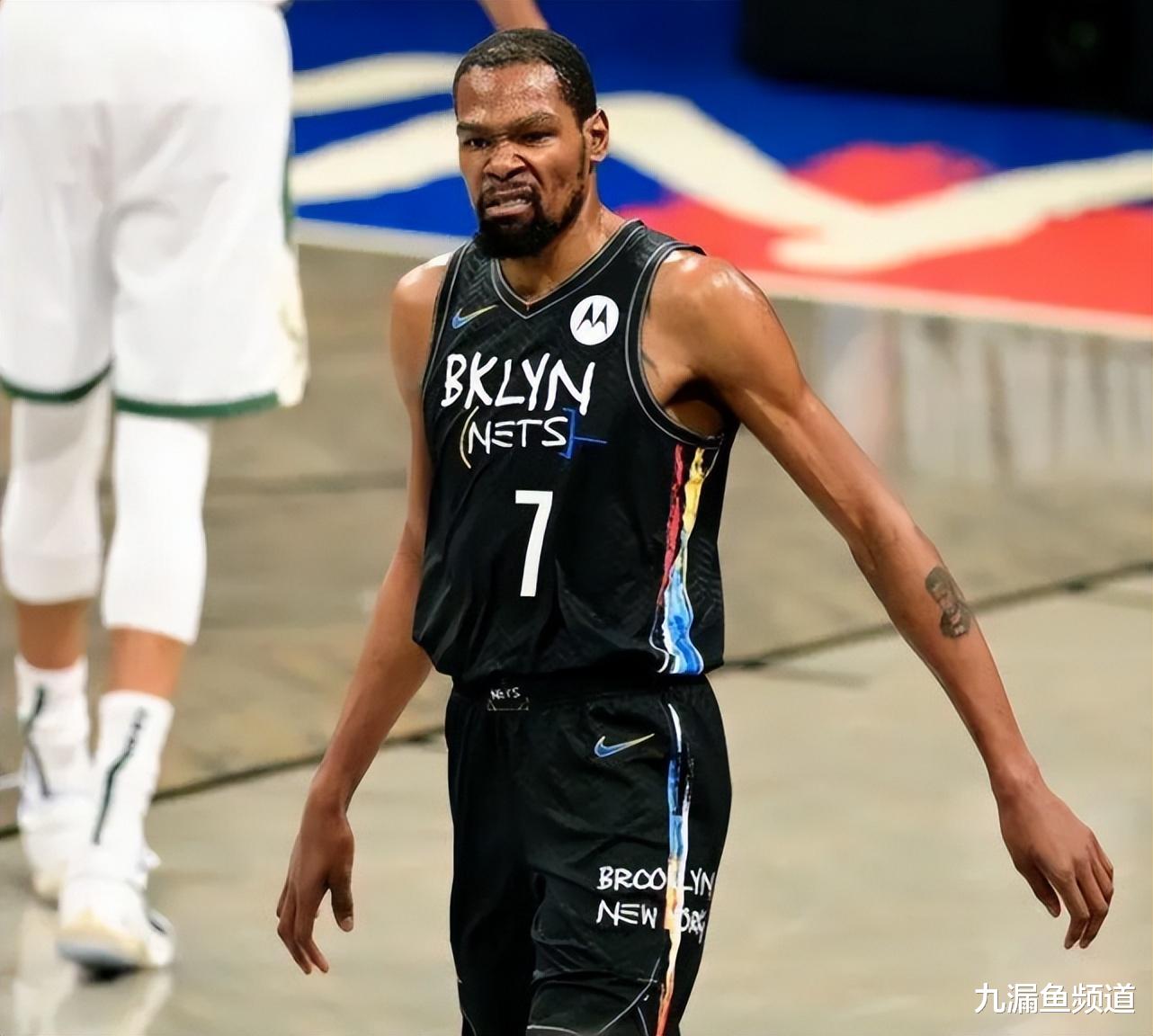 迈克尔·乔丹|杜兰特砍25000分用了922场，詹姆斯分用了915场，乔丹张伯伦呢