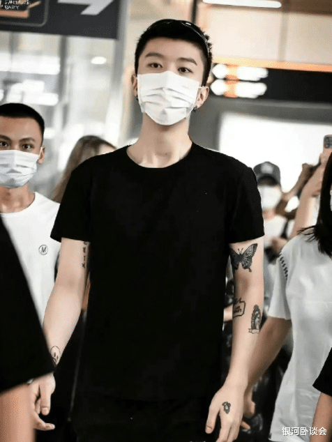 范丞丞恋情曝光,这小子是真藏不住事儿...