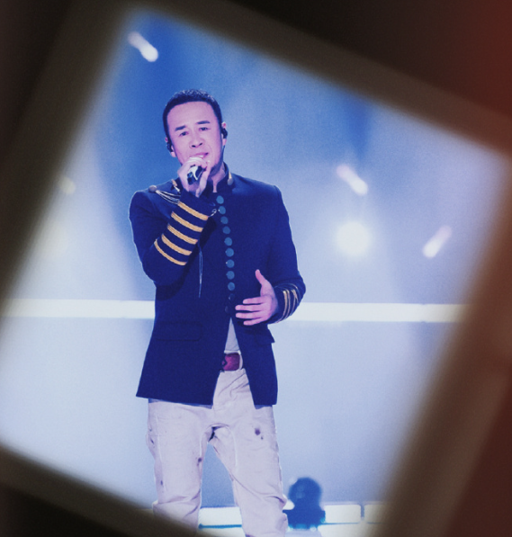 51岁杨坤跨年夜连登两台晚会，关于他的三个谎言藏不住了