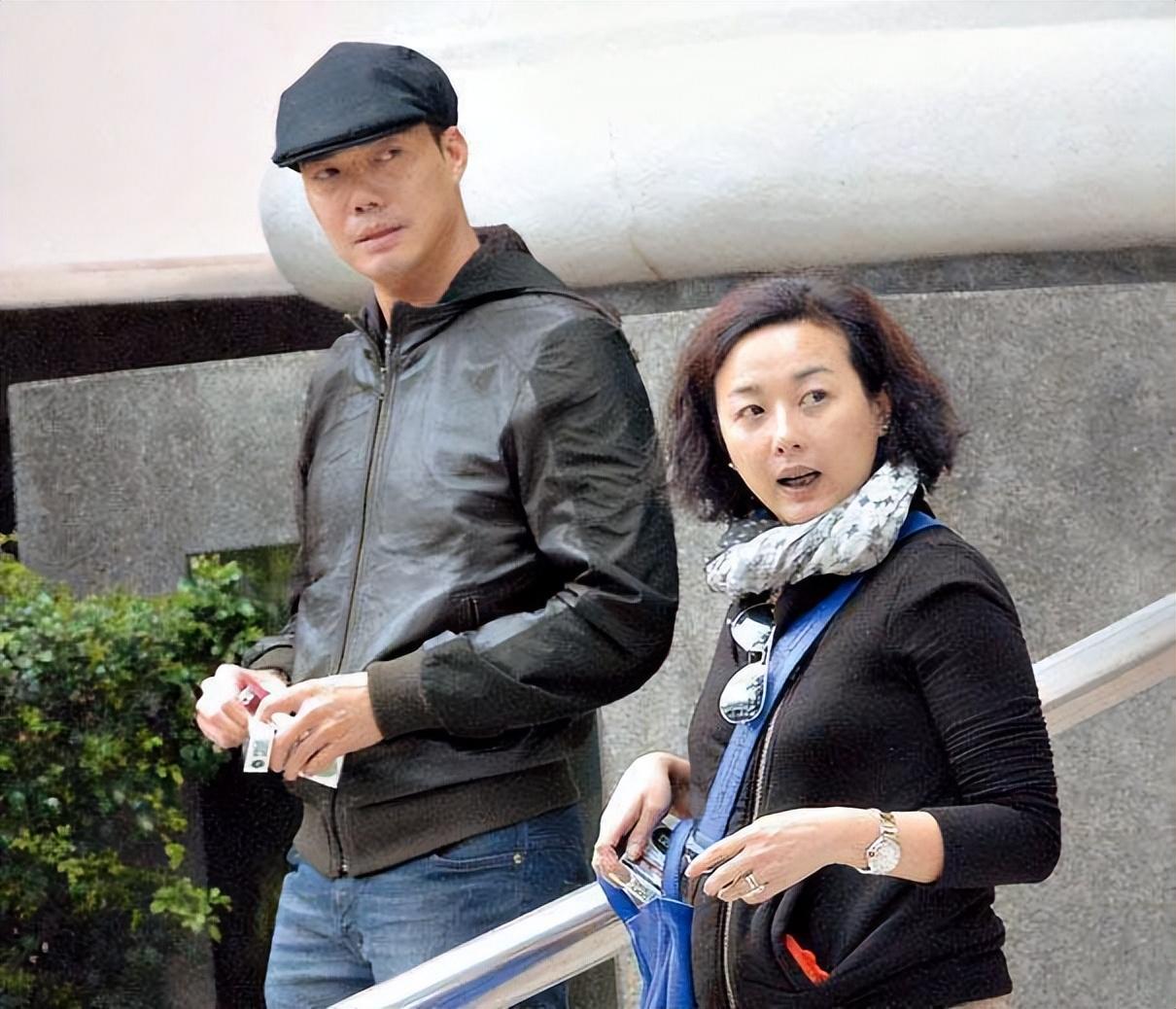 17岁出道42岁大红，帅气港星谢天华老婆不够美，人生却渐入佳境