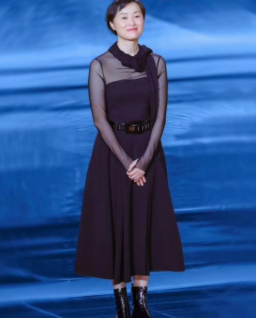 染发 带妆貌美如花，卸妆：大姐你是谁，这9位女星“素颜无人识”