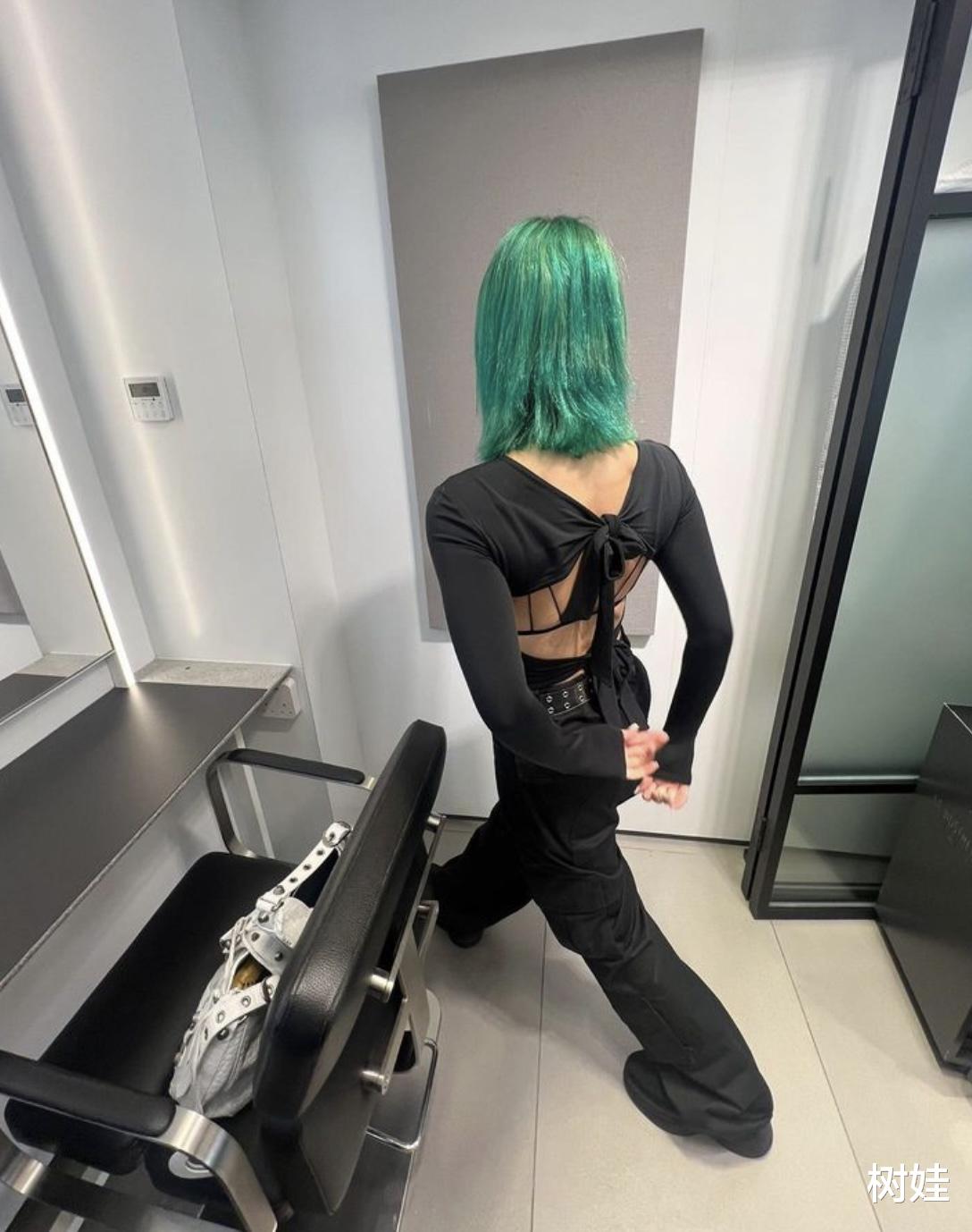 |李璨琛为次女举办百日宴，5岁网红长女跳舞助兴，徐濠萦青发抢镜