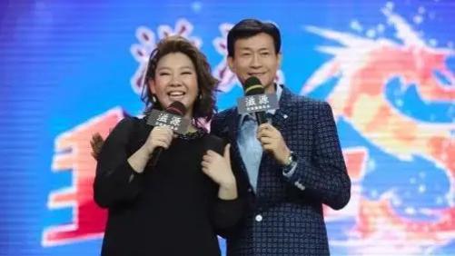 郑少秋大女儿传来新消息！郑少秋现任妻子给出回复，亮明最好态度