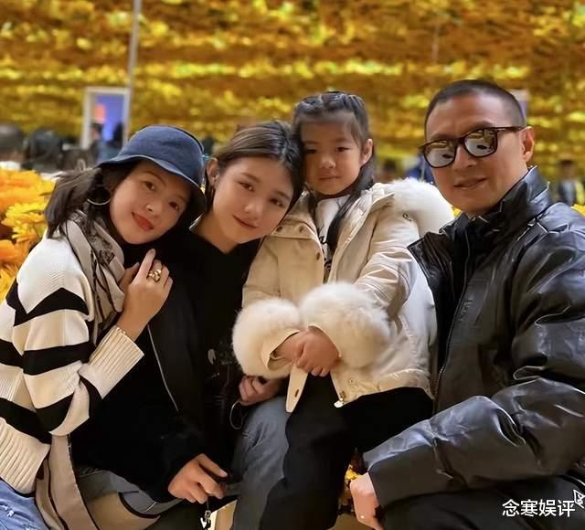 费德勒|章子怡和汪峰在三亚过年,大厅里吃火锅没人打扰,不把明星当回事