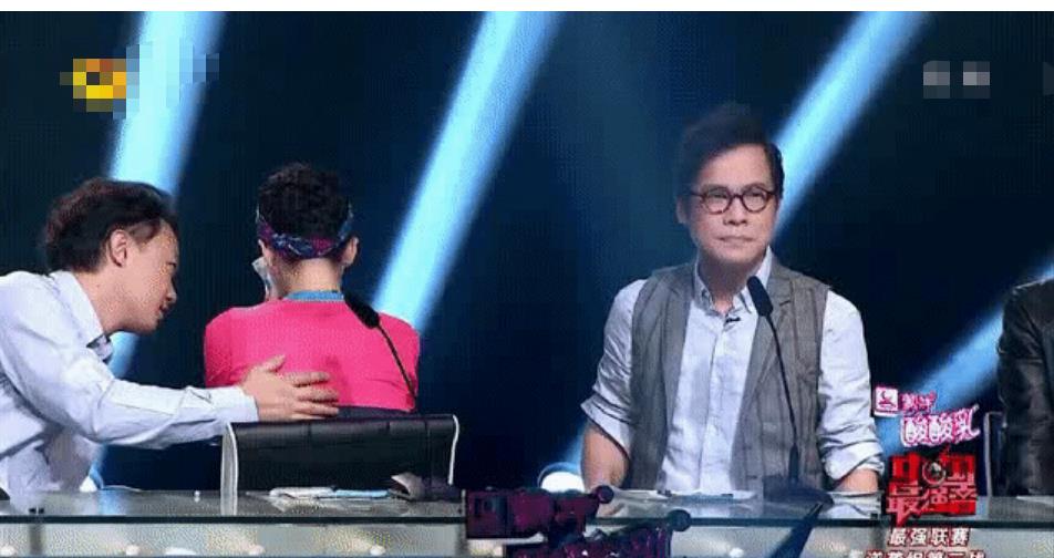 醒醒吧,一部代表作都没有,却高高在上当评委,这些小丑羞不羞