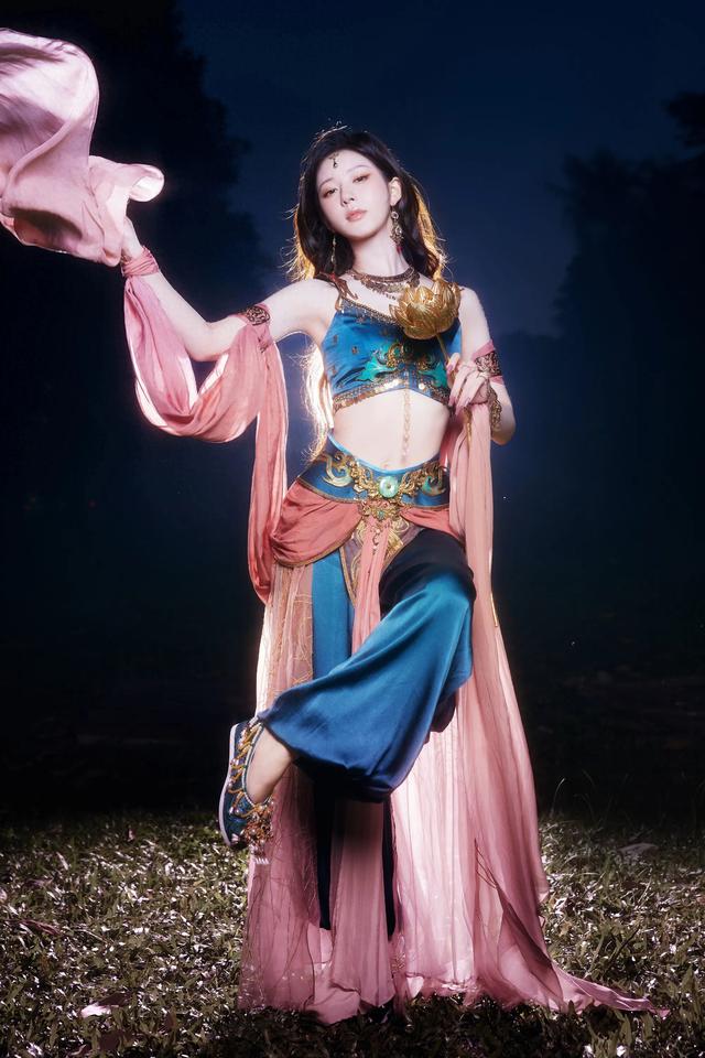 跨年晚会|赵露思跨年晚会敦煌神女造型 神圣高贵 风情妩媚