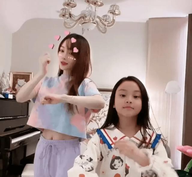 让李晨当牛做马,和韩庚街头热吻,被弟弟弄进医院,她才是真浪姐